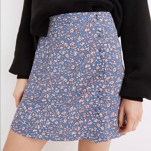 Porch Side-Button Mini Skirt in Summer Vines